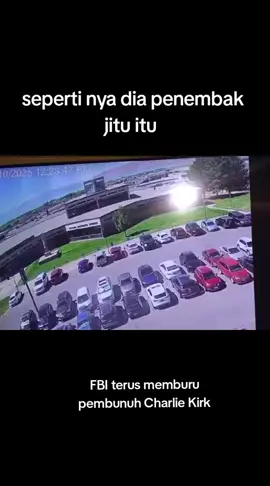 Jika pelaku adalah muslim,jaga ia yaa Allah Jika non muslim hidayah, Inayah serta Rahmat selalu ada dari Allah  FBI terus memburu pembunuh Charlie Kirk dan menawarkan hadiah sebesar 100 ribu dolar bagi siapa saja yang memberikan informasi yang mengarah pada penangkapannya.  Sementara itu, rekaman tambahan dari pembunuh yang melarikan diri dari lokasi penembakan dipublikasikan. Dalam video tersebut, dia terlihat melompat dari atap tempat dia melakukan pembunuhan.#freepalestine🇵🇸🇵🇸 #ppppppppppppppppppppppp 