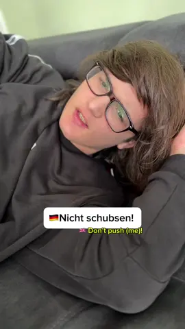 🇩🇪Die Frauen in meiner Familie lieben es mich zu quälen./ 🇬🇧 The women in my family love to tease me. #deutschland #deutschalsfremdsprache #german #learngermanfast #deutschland🇩🇪 