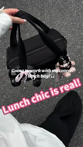 Taking my lunch to work never looked this cute!🎧#lunchbag #lunchbox #girlythings #mexsbag #whatsinmybag 