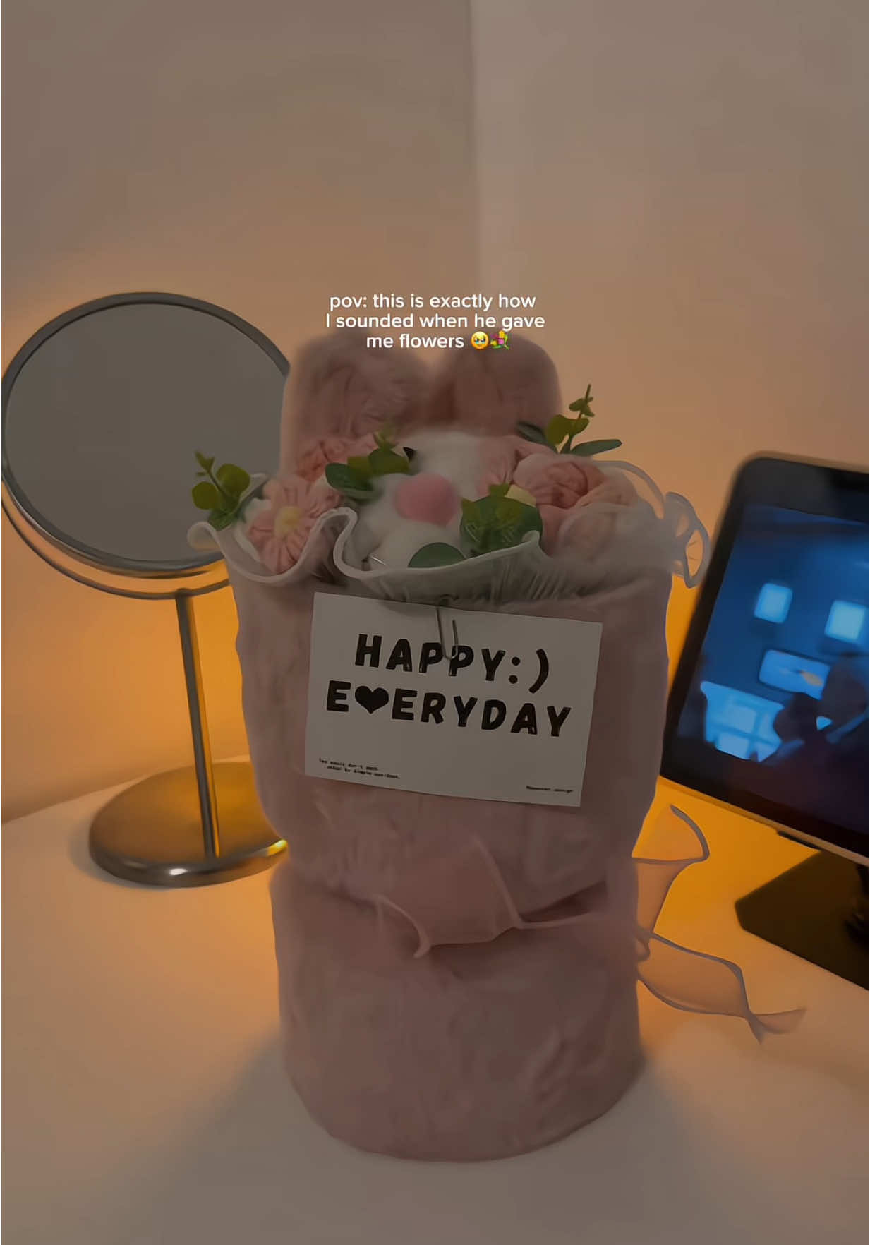 literally how I sounded when I got flowers🥺 #giftideas #giftforher #flowers #bouquetofflowers #crochet 