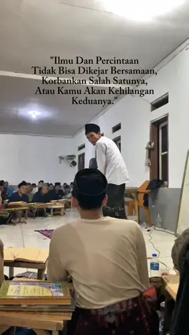 jadi tetap bertahan diera gempuran orang nikahan #fyp #santri #arabic #sad #story 