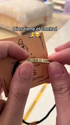 Dios tiene el control 🙏✨ #christiantiktok #bracelet #accessories #relatable #godloveyou #jesuslovesyou 
