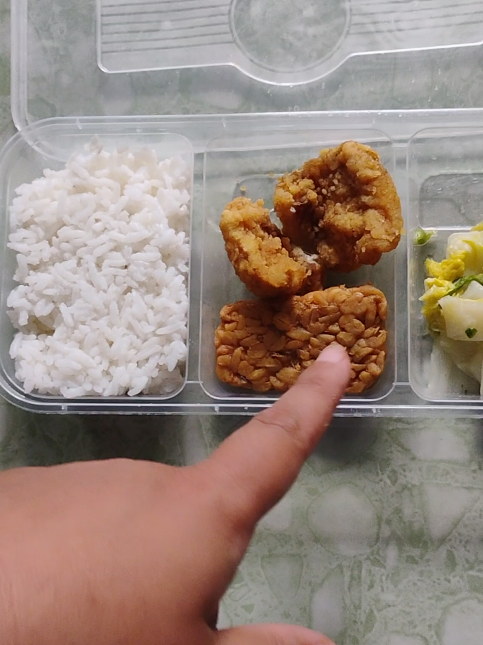 MBG HARI INI DENGAN MENU SAMPO SIAPA YANG SUKA MAKAN SAYUR SAMPO #MBG #reviewmakanan #makanbergizigratis #programmakansianggratis 