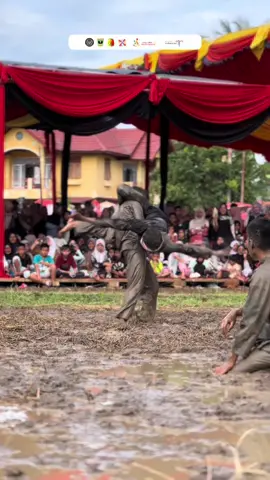 Rang Solok Baralek Gadang sudah memasuki hari kedua. Jumat siang ini rangkaian acara berlanjut ke “permainan anak nagari Solok.” Permainan anak nagari tersebut meliputi, silek basilumuh, batuang baroyak, dan urang-urang sawah yang merupakan permainan tradisi setelah panen di Sawah Solok.  Setelah dua hari event ini berlangsung, apa kesan dari dunsanak yang sudah menyaksikan “Rang Solok Baralek Gadang?”