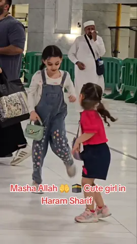 Masha Allah 🤲 🕋 Cute girl in Haram Sharif #treanding #foryoupage #frypg #viralvideo #viraltiktok 