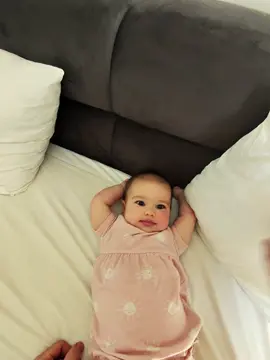 Sweet bun just woke up 😍 Сладкая булочка проснулась #breakfast #babytok #babygirl🍓 #baby #babygirl 