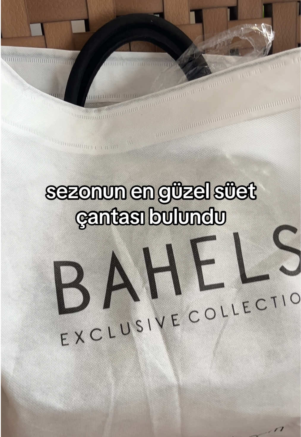 sezonun en güzel en trend süet çantasını buldum🫠 okulda, işte her yerde kullanmak için harika bi seçim🫶🏻 @bahelsofficial reklam değil #trendbag #trend #fall #fallfashion #falltrends2025 