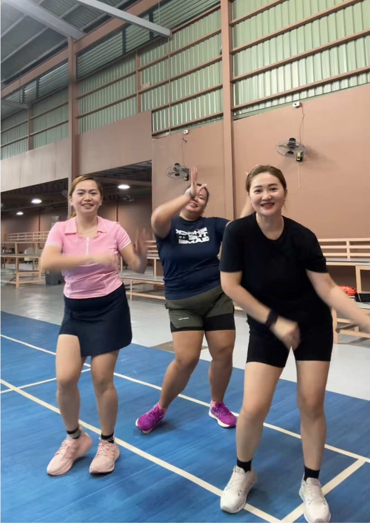 Isayaw ang paghihintay sa Visa Bulletin. Dancing queen or dancing nurses 💉 #RN #USRN #Nurse #Retrogression #DancingQueen 
