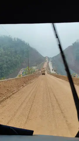 Tapi tidak dengan resikonya #tanjakan_4G  #haulingSCM  #kurirnikel  #anaktambang 
