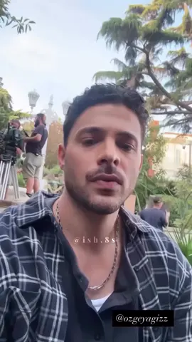 خالد اوزغور و اوزجي بالكواليس 😂 #مسلسلات_تركية #المدينة_البعيدة #عيناك_كالبحر_الاسود #حلم_أشرف #مشاهدة @OmarMix 