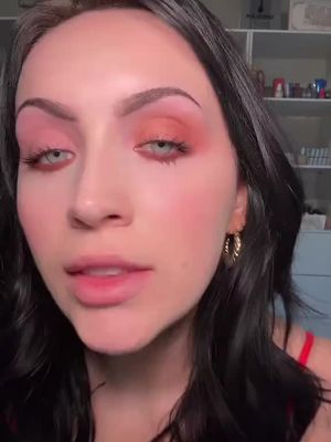 Sick of clean girl makeup?  Smolder Duo = bold smokey vibes + free sharpener!