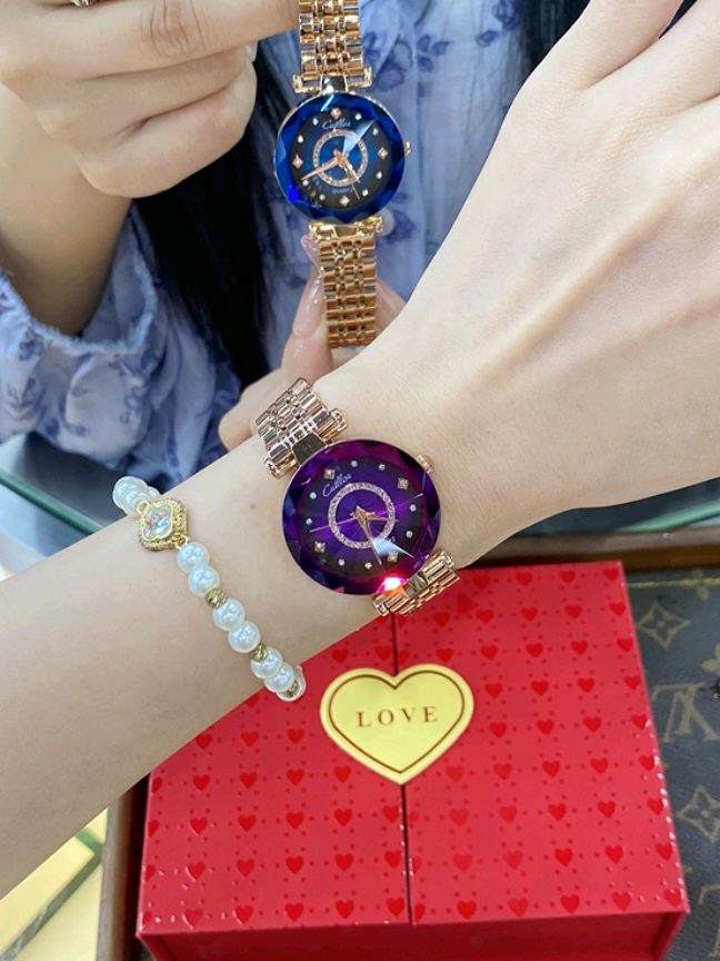 A girl might not have tons of jewelry, but she can't go without a watch. It's gotta be stylish, go-with-anything, and feel luxe—slap it on and boom, instant goddess vibes!#watch#fashionwatch#luxury  #fyp  #foryoupage#tiktokshoprestock  #tiktokshopblackfriday  #tiktokshopcybermonday 