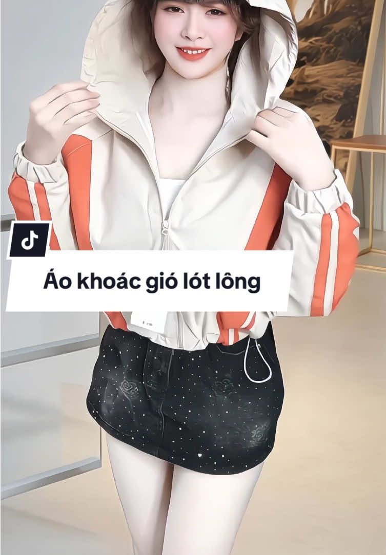 Áo khoác gió nữ lót lông chống nước, dáng ngắn lưng phong cách và tiện dụng. Chất liệu gió với lớp lót lông mềm mại, giữ ấm cho cơ thể. Lý tưởng cho những ngày se lạnh, dễ dàng phối hợp với nhiều trang phục khác nhau. #aokhoacchongnuoc #aokhoacgionu #aokhoaclotlong #aokhoacngan #xuhuong 