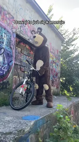 Plusheł Jumper na około 1,5 metrowej rampie...