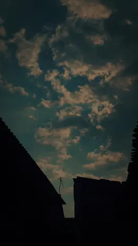 Even the sky doesn't say that she's beautiful :)  #darkvibes #calmvibes #darkaesthetic 