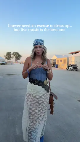 Last night at @Born & Raised Music Festival 😏 #bornandraised #bornandraisedmusicfestival #chelsieashley #millennialmomsoftiktok 