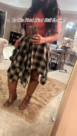 Is this plaid skirt still eating? They’re selling fast and comes in multiple colors! Hurry! I’m wearing a size Large #plaidskirt #plaid #fallfashion #eating #fall @Anda-fashion 