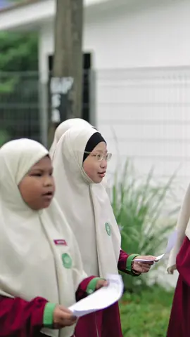 Berlangsung Majlis Sambutan Maulidur Rasul. Semua murid berarak sekitar kawasan Taman Jana sambil berselawat. Semoga dengan sambutan begini dapat menguatkan kasih dan rindu kita terhadap Rasulullah S.A.W.  #srititerbaik #maulidnabi #fyp #rindunabimuhammadsaw #islamic_video 