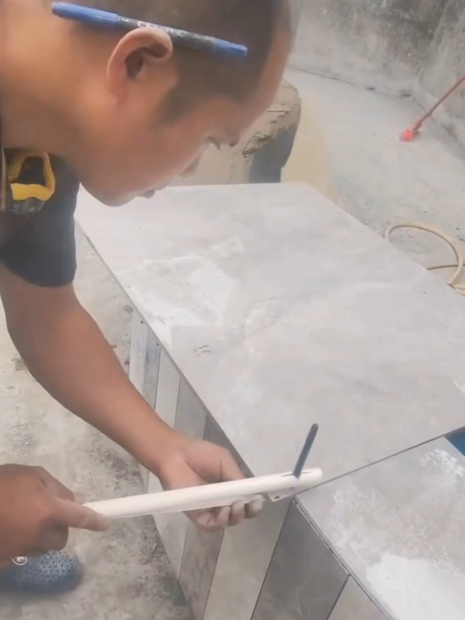 Top-notch master craftsman's exquisite arc tile laying technology