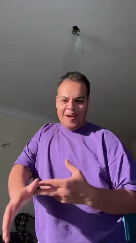 كل يوم الصبح قول لي بحبك 😂😂