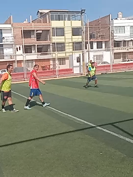 Mañana iré a jugar despúes de tiempo que pensarán que estoy sin fisico 🤣🤣🤣 mañana mis compañeros lo que no saben que salgo  a correr por mi casa ⚽🔥💪😎🤟