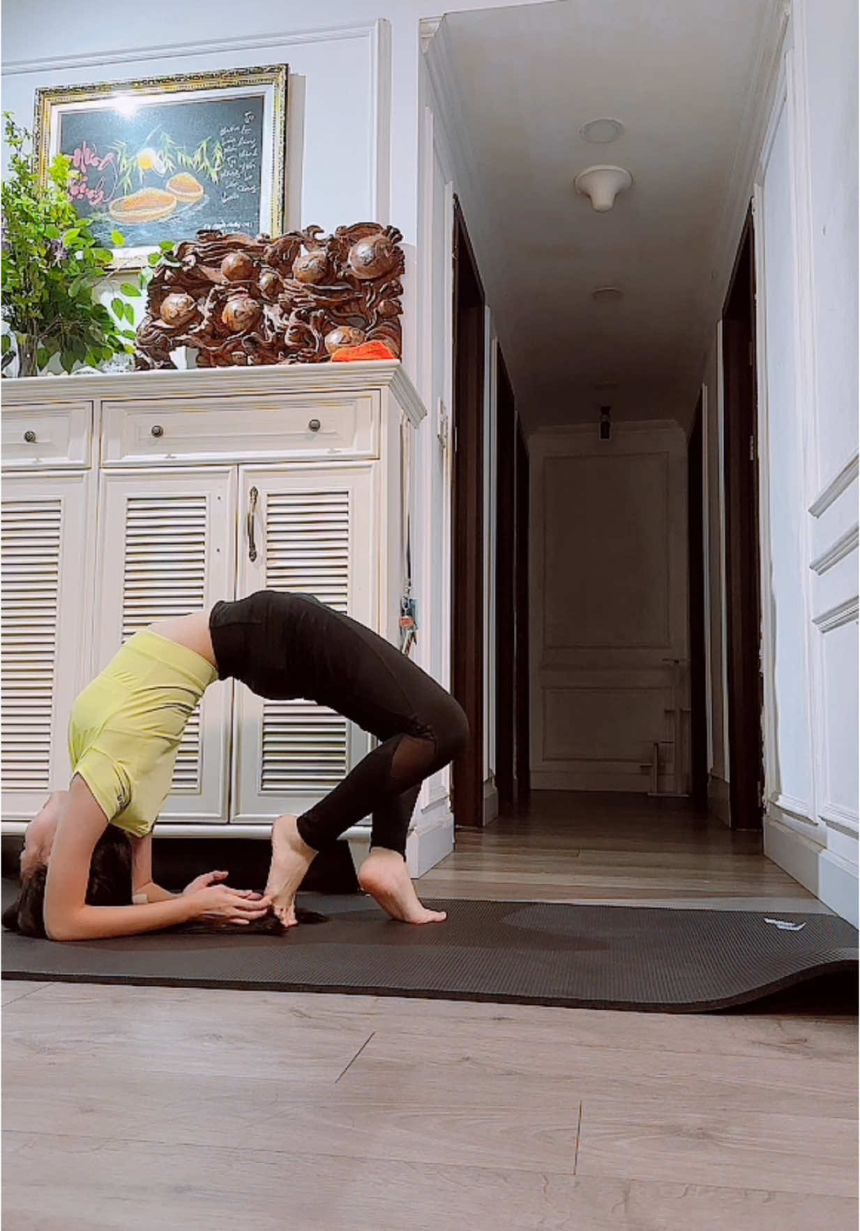 Bé cưng lần đầu đưa chân qua thành công nè … #k#kimnguyenyoga#y#yogatrilieuy#yogakidy#yogabauy#yogacobany#yogacongdongy#yoganangcaoy#yogapty#yogaartyogaflow