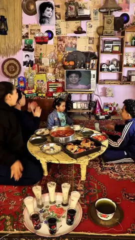 لمتنا علي الطبليه زمان كان ليها طعم تاني خالص فاكرين؟ اكيد فاكرين✋ #جيل_الطيبين #ذكريات_الزمن_الجميل #نوستالجيا 