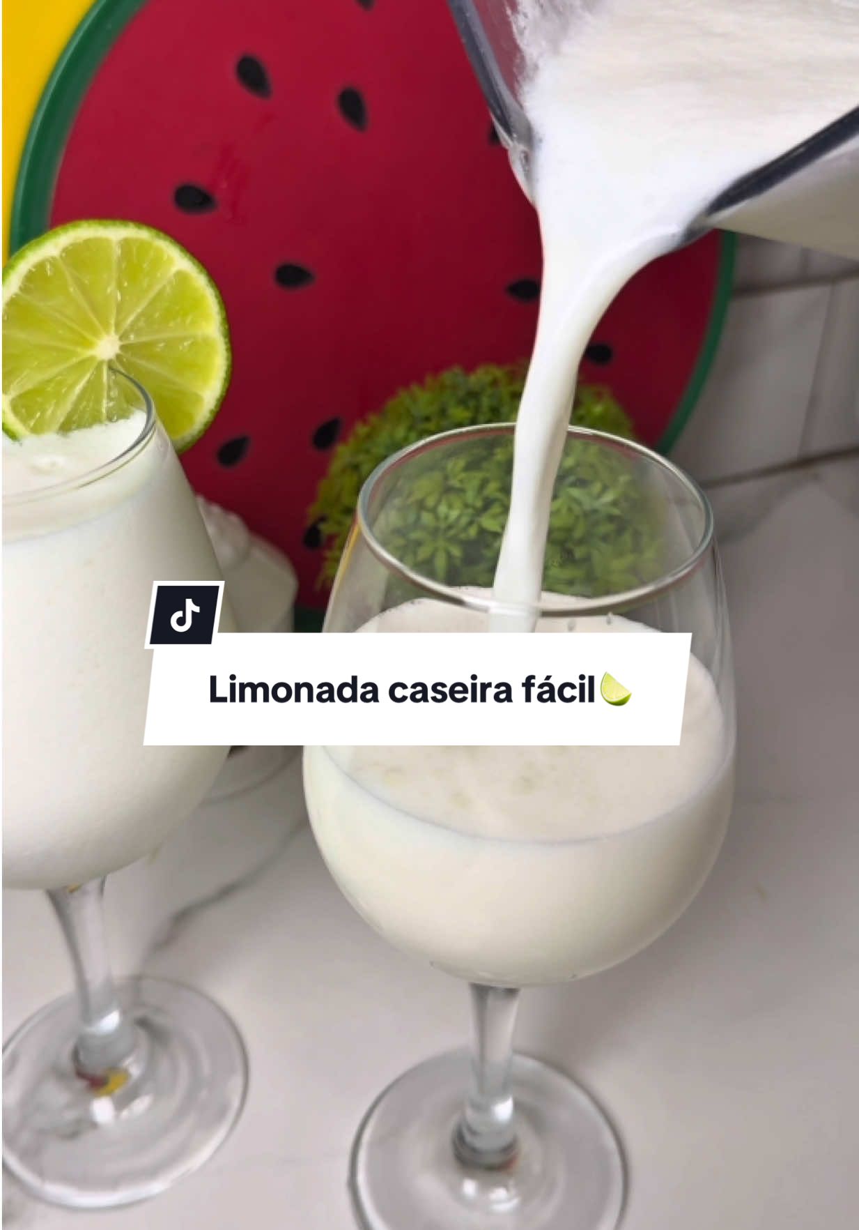 E aí limonada com casca ou sem casca? Sem casca é bom que não tem risco nenhum de amargar né? Kkkk🍋‍🟩😋 #calor #doce #milkshake #marido #receita 