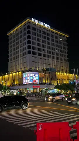 Di Sarinah. Videonya boleh kalian ambil buat bahan content pemula/Nostalgia. Di izinin tanpa syarat, gausa folow. #jakarta #sarinah #foryou #fyp #citylights 