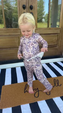 This boys camo jogger set is so freaking cute! It’s performance material so it’s stretchy and cool. #hunting #camo #toddlerboy #fall 