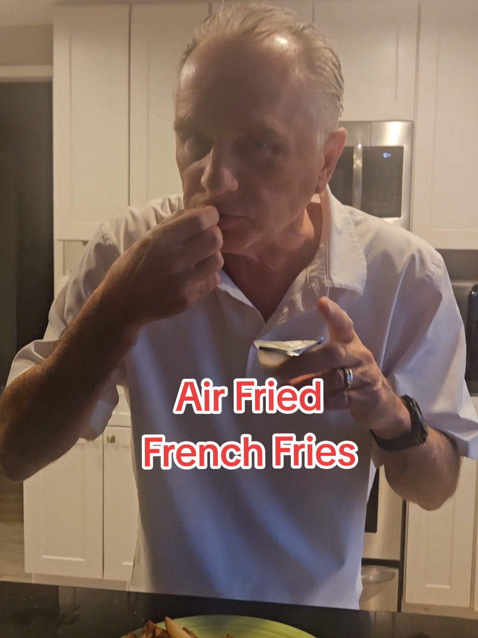 #fyp #airfryer #cooking #cookingtiktok #frenchfries 