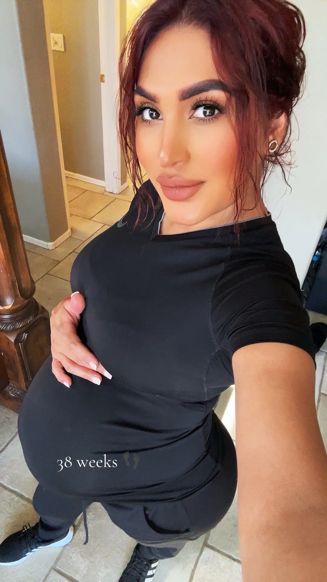 38 weeks 👣 Hanging in there. 💙 😝