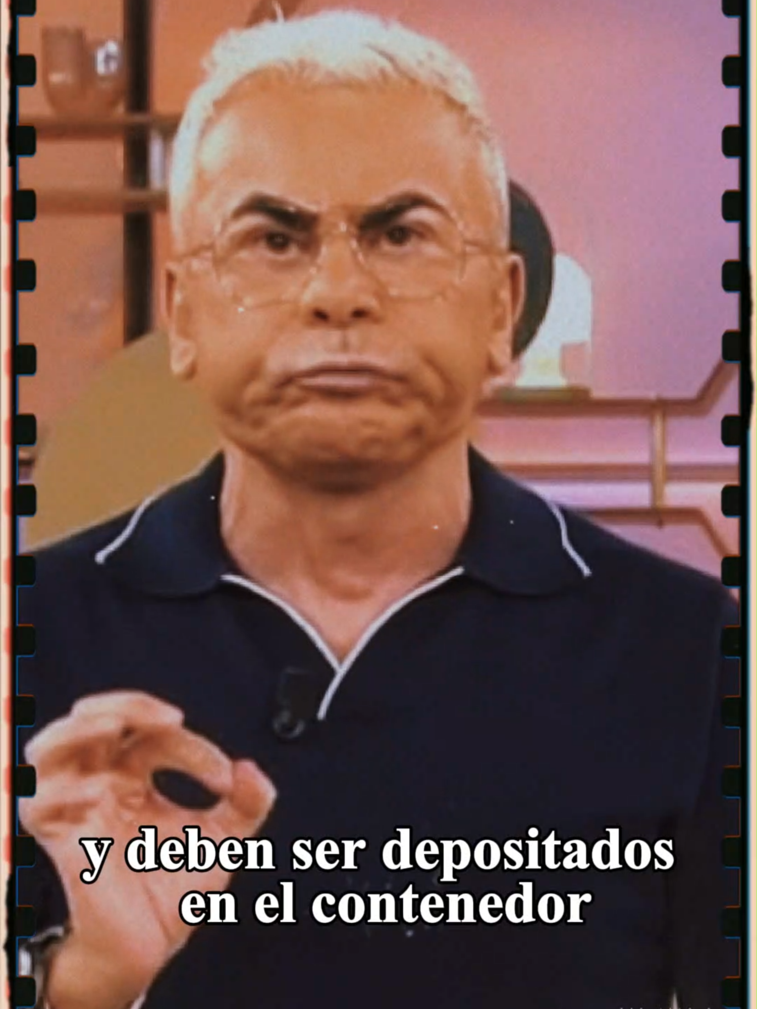 El Jorge Javier Vázquez de un sólo uso | No-Do | Episodio 44 El hombre se adapta a las nuevas realidades🎭. Los humanos de carne y hueso no tienen futuro sobre la faz de la tierra, mientras se ven reemplazados ♻️♻️por auténticas obras de ingeniería con más goteras que una obra de Santiago Calatrava.🏛️ ¡Síguenos, dale a like y deja tu épico comentario en apoyo a la vuelta del No-Do! #JorgeJavierVazquez #Telecinco #NoDo #plástico #contaminación #Sostenibilidad #reciclaje