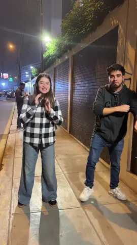 al principio me dijo: LO SUBES JAJAJAJJAAJJAJAJAJAHA