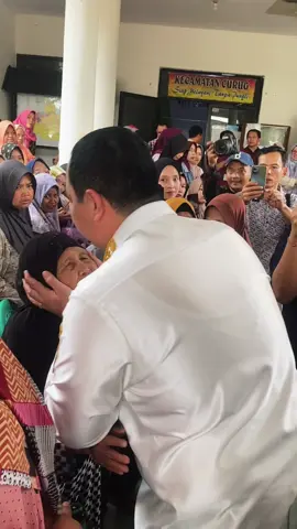 Pendistribusian Kartu KKS, Penerima Bantuan PKH dan Penyerahan Bantuan Paket Sembako untuk masyarakat Miskin Ekstrim di Kota Serang, Bertempat di Aula Kecmaatan Curug. 