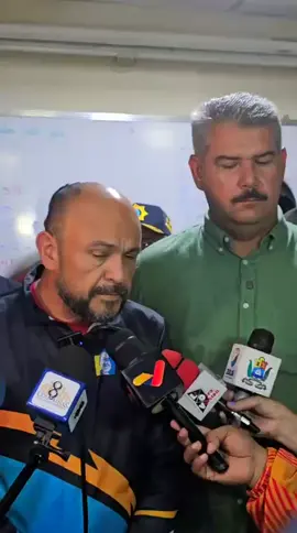 SIN VÍCTIMAS MORTALES: Alcalde Héctor Soto informó que los afectados están siendo atendidos En las últimas declaraciones ofrecidas por el Gobernador del estado Zulia, Ing. Luis Caldera y por el Alcalde Bolivariano de San Francisco, Héctor Soto, sobre la explosión en fábrica de fuegos artificiales Gallo Verde, ubicada en la zona industrial de Maracaibo, se dió a conocer que afortunadamente no hubo víctima mortales que lamentar.  Tras la incidencia, y de manera inmediata, se activaron todos los cuerpos de seguridad, prevención (tanto nacionales, regionales y locales) al igual que el Sistema Público Nacional de Salud, lo que permitió dar atención oportuna a los 48 heridos, de los cuales ya 46 fueron dados de alta hospitalaria con tratamiento médico, así lo informó el Gobernador de la entidad.  Sobre los daños materiales, el mandatatio municipal destacó que 482 viviendas fueron afectadas y que la siguiente fase comprende la recuperación de la zona, donde trabajarán los tres nieve de Gobierno (nacional, regional y municipal).  Soto aplaudió además la labor de los cuerpos de seguridad, Bomberos y de todos los ciudadanos que respondieron de manera inmediata al suceso, lo cual jugó un papel importante para evitar más daños; a la vez que resaltó que la solidaridad de las personas ha sido tan grande que han activado centros de acopios donde han juntado comida, agua, medicamentos, ropa, calzado, productos de higiene, entre otros, que se han enregado a los afectados.  