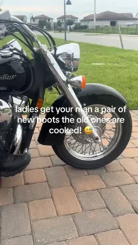 The perfect boots for work, riding bikes etc.. hard core and feels amazing. My husband is in love with them! Link down below ladies get your man a pair of new boots the old ones are cooked! 😅 #menboots #boots #menwear #tiktokshopcreatorpicks #men 