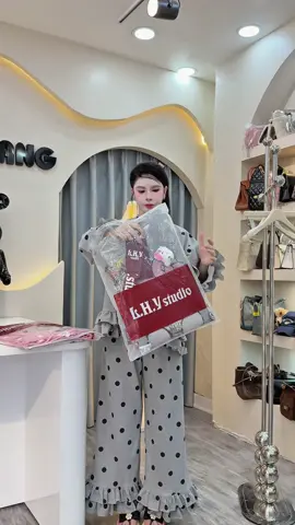 #xuhuongtiktok #trending #thoitrangnu #moingaymotoutfit #xuhuong 