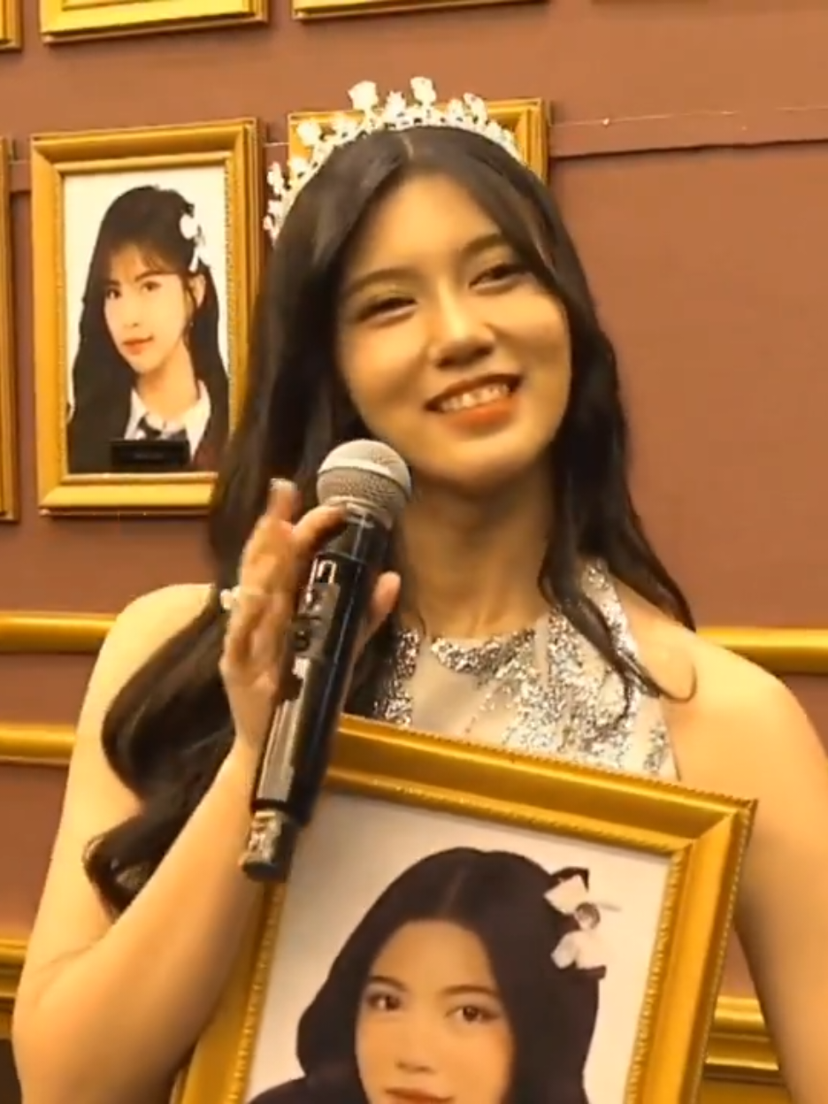 Indira's Kabesha Photo Removal after Graduation Performance 🖼🤍  (12/9/25)@indira putri #indirajkt48 #sakuranohanabiratachi #lastshowjkt48 #jkt48newera🔥 #wkwk 