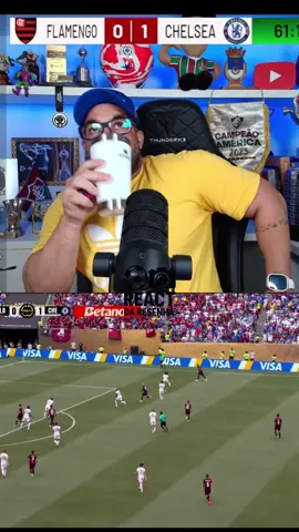 Reação tricolor com o gol de empate do Flamengo contra o Chelsea 😂😂 #react #futebol #flamengo #viral #riodejaneiro 