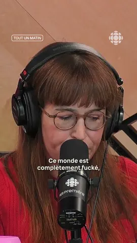 « Ça se peut que nos réactions soient émotives. Ça se peut qu'on ne dise pas toujours exactement la bonne affaire. [...] Parce que ce dont on est témoin, ce à quoi on assiste, n'a aucune allure. » Catherine Ethier défend nos réactions humaines et notre besoin de « respirer deux secondes » face aux images violentes auxquelles nous sommes régulièrement exposés. Écoutez sa chronique intégrale en rattrapage sur RC OHdio (Tout un matin, émission du 12 septembre).