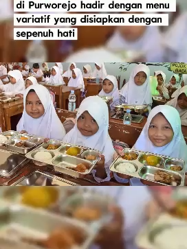 Program makan bergizi gratis di Purworejo hadir dengan menu variatif yang disiapkan dengan sepenuh hati Program makan bergizi gratis di Purworejo menjadi bukti nyata kepedulian terhadap kesehatan siswa dengan menghadirkan menu variatif yang disiapkan dengan sepenuh hati tidak hanya lezat namun juga penuh gizi seimbang mulai dari pasta daging cincang hingga nasi Padang lengkap semua disajikan agar anak anak semakin semangat belajar  #MakanBergizi #PurworejoSehat #GratisUntukSiswa #AnakSehatIndonesiaKuat #MenuVariatif #GiziSeimbang #PendidikanDanKesehatan #PurworejoBangkit #SehatBersama #SemangatBelajar