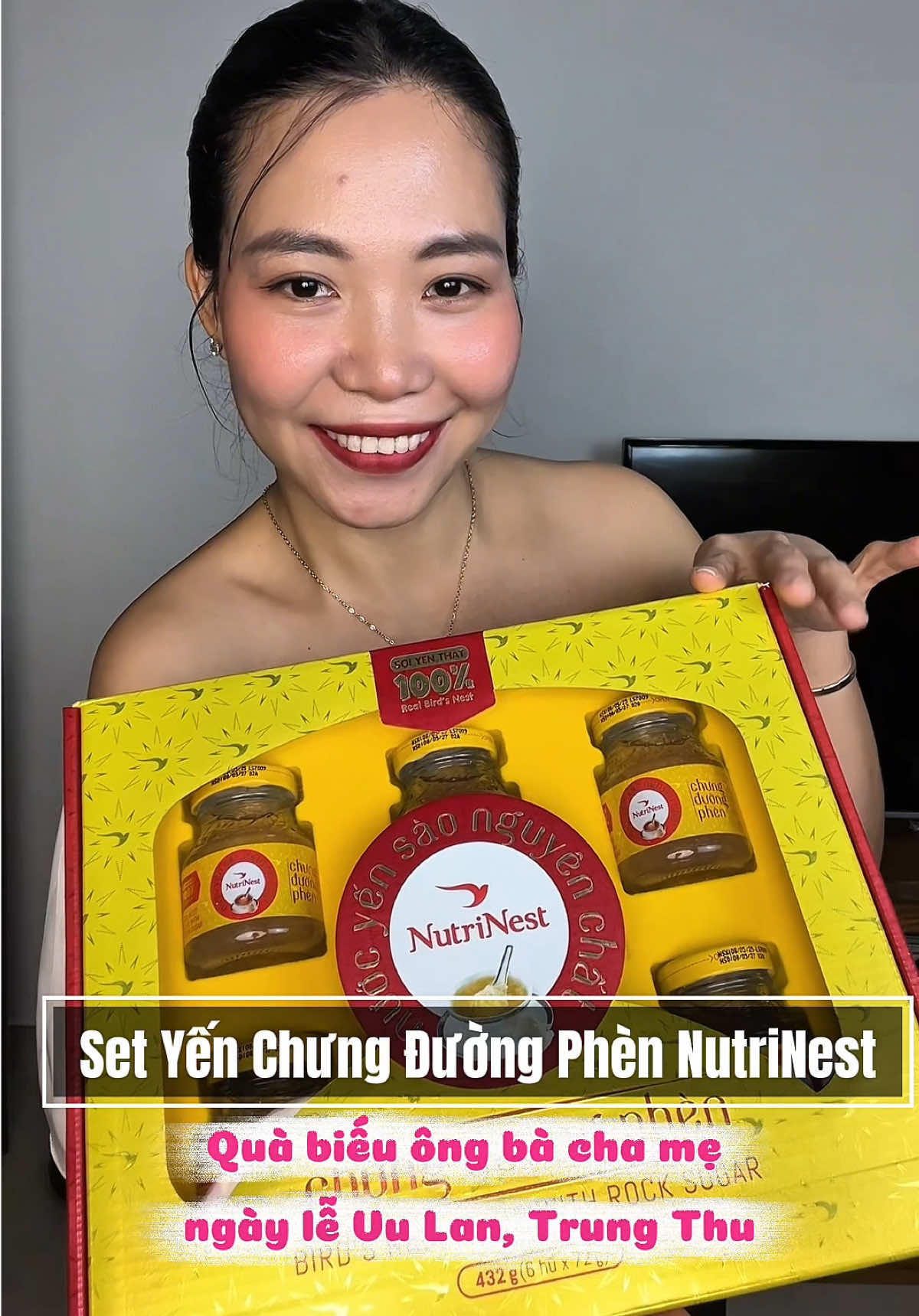 Mùa vu lan, trung thu tui chỉ thích tặng biếu ba mẹ ông bà những set yến chưng sẵn chất lượng như này thui. Đây là hộp quà 6 hũ yến chưng đường phèn nguyên chất NutriNest #chuyennhasota #setyenchungsan #yenchungduongphen #yennutrinest #nutrinest @Giadinhsotaheo 