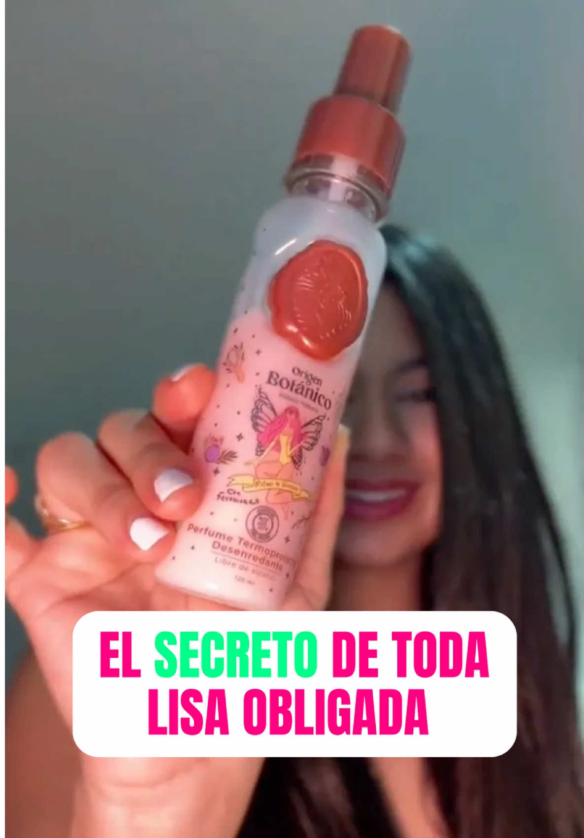 💇‍♀️ Recomendaciones de una lisa obligada Si eres de las que vive entre la plancha y el secador, este consejo es para ti ✨. El Perfume Termoprotector Ritual de Seducción protege tu cabello del calor, lo desenreda fácil, controla el frizz y lo deja suave, brillante y con un aroma irresistible 🌸. 🔥 Liso perfecto, protegido y seductor, ¡sin miedo al daño! #HairCare #cabelloliso #BeautyGlo #termoprotector #origenbotanico 