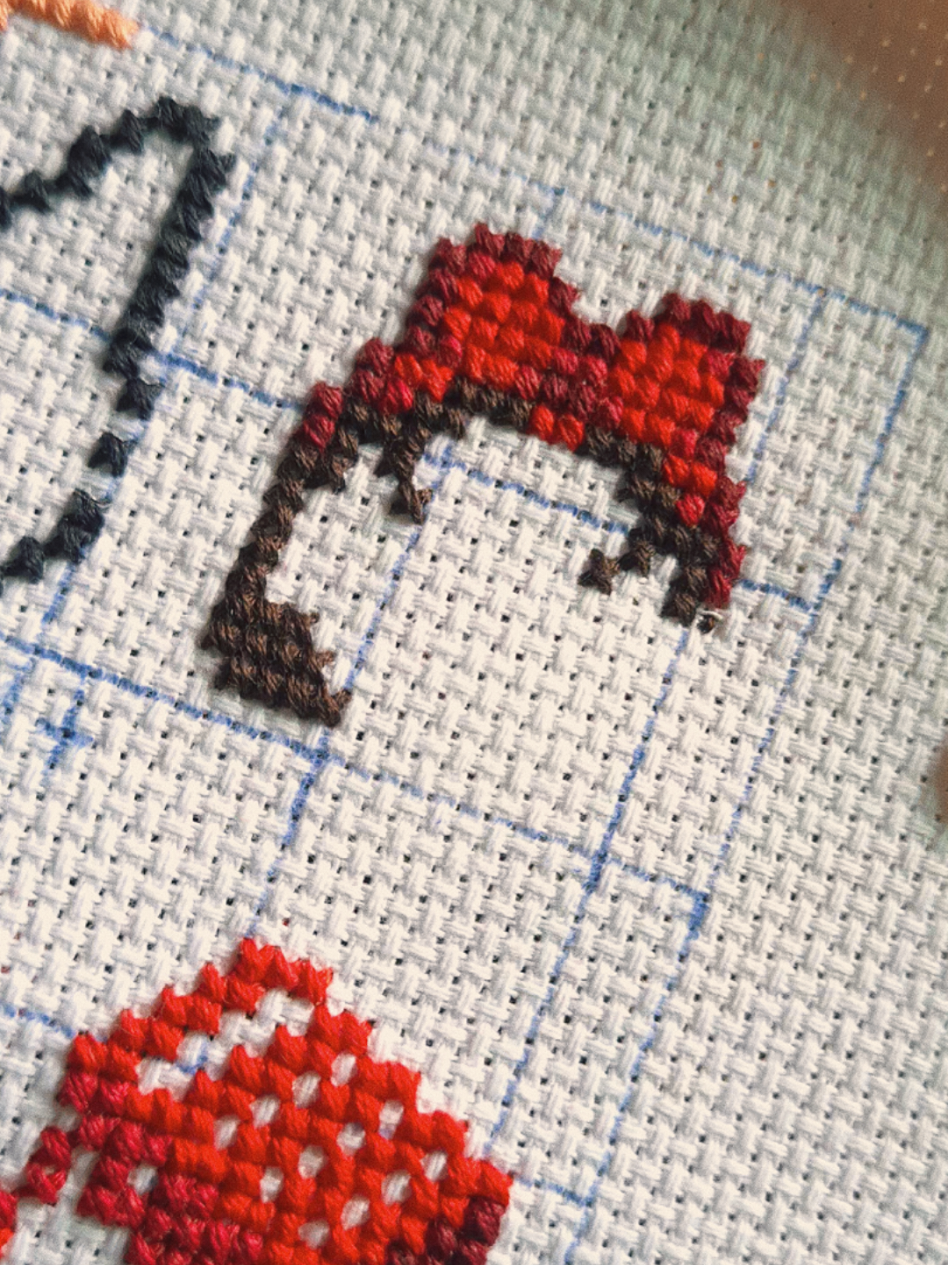 Minha mente bordando é exatamente isso 😂🧵 Qual som combina com a sua? #studioghibli  #crossstitch #pontocruz #pontocruznotiktok #crossstitchoftiktok 