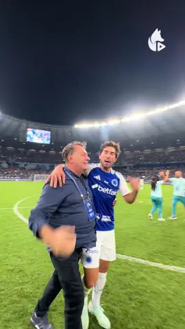 Se o Pedrinho e o Mister estão felizes, eu também tô! 💙