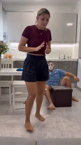 Piatto volava, Sasha pure… nella confusione totale😂🙈😅#vitadicoppia #videoviral @Elena 