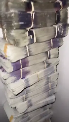 If your 5’7 do not stand next to my money 😂👀 #fyp #foryou #foryoupagе #money 