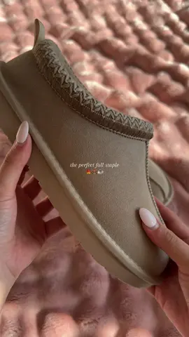 prepare to be sick of me with wearing these with every fall fit 🤎 #trendingshoes #fallshoes #autumnfashion #basicshoes #miniboots 