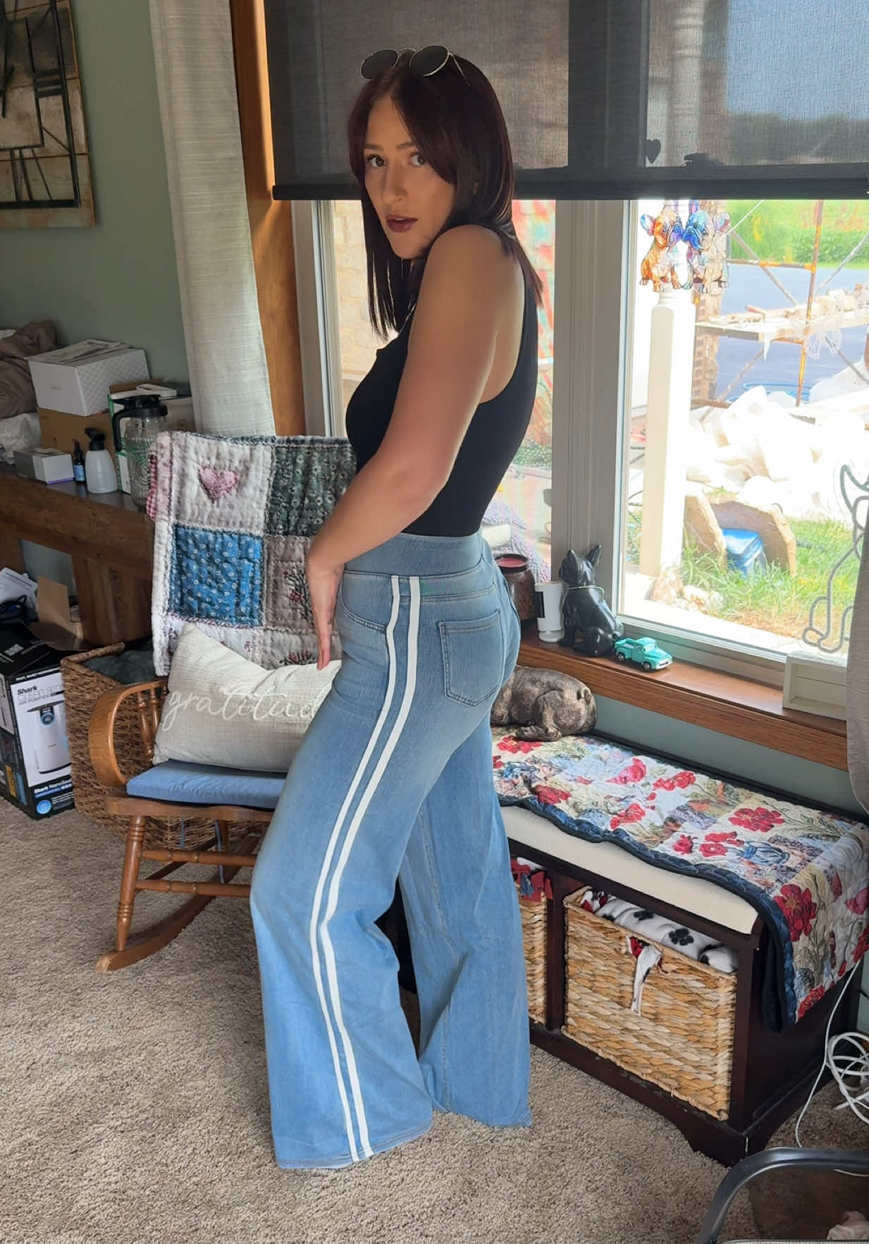 Love these Halara pants and the sport chic vibe. Super comfy too!! @Halara_official #halarastripejeans #halaraflex #halarajeans #baggyjeans #halara 